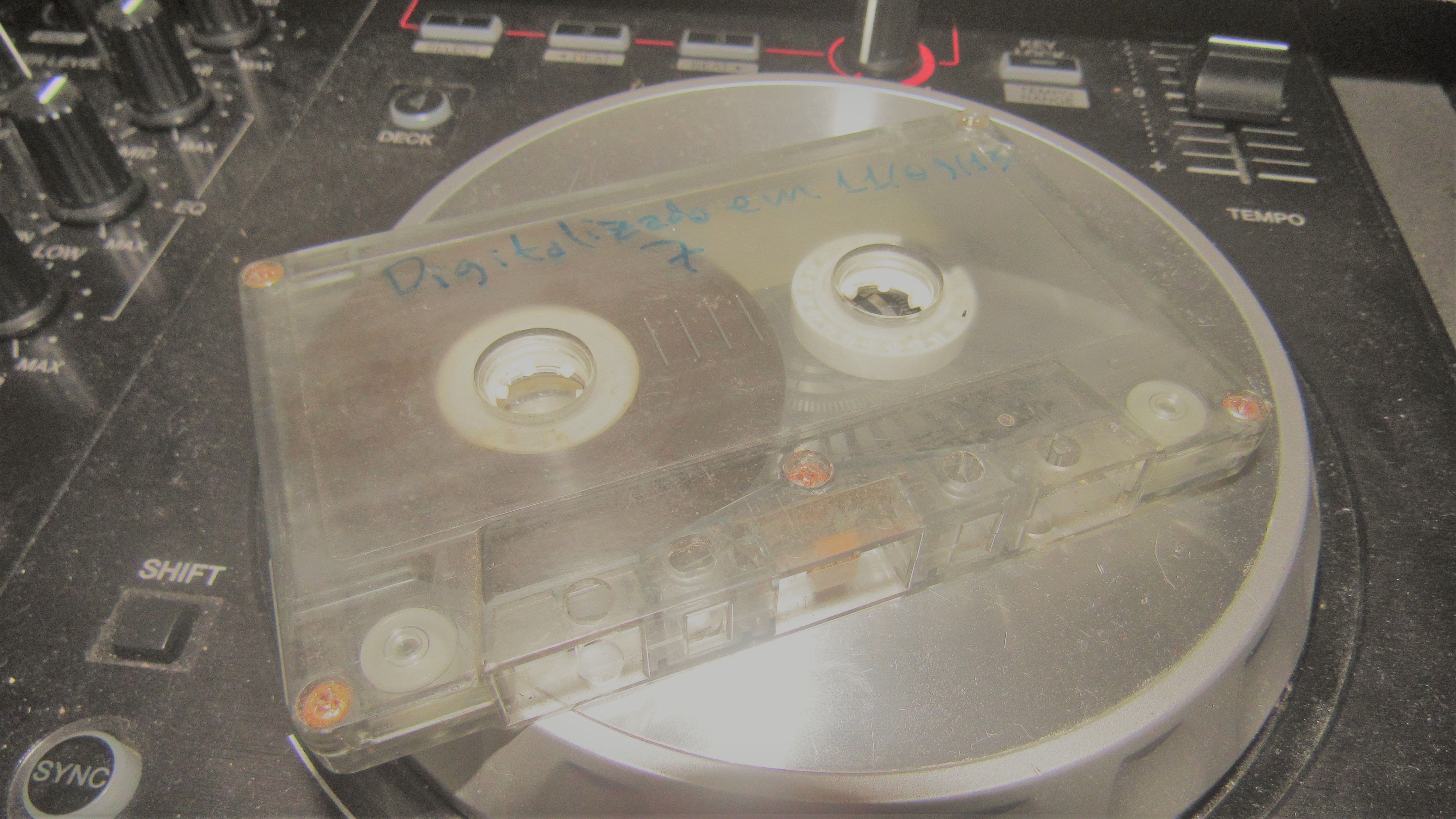 Fita cassete onde havia um set de mixagem gravado há 10 anos.