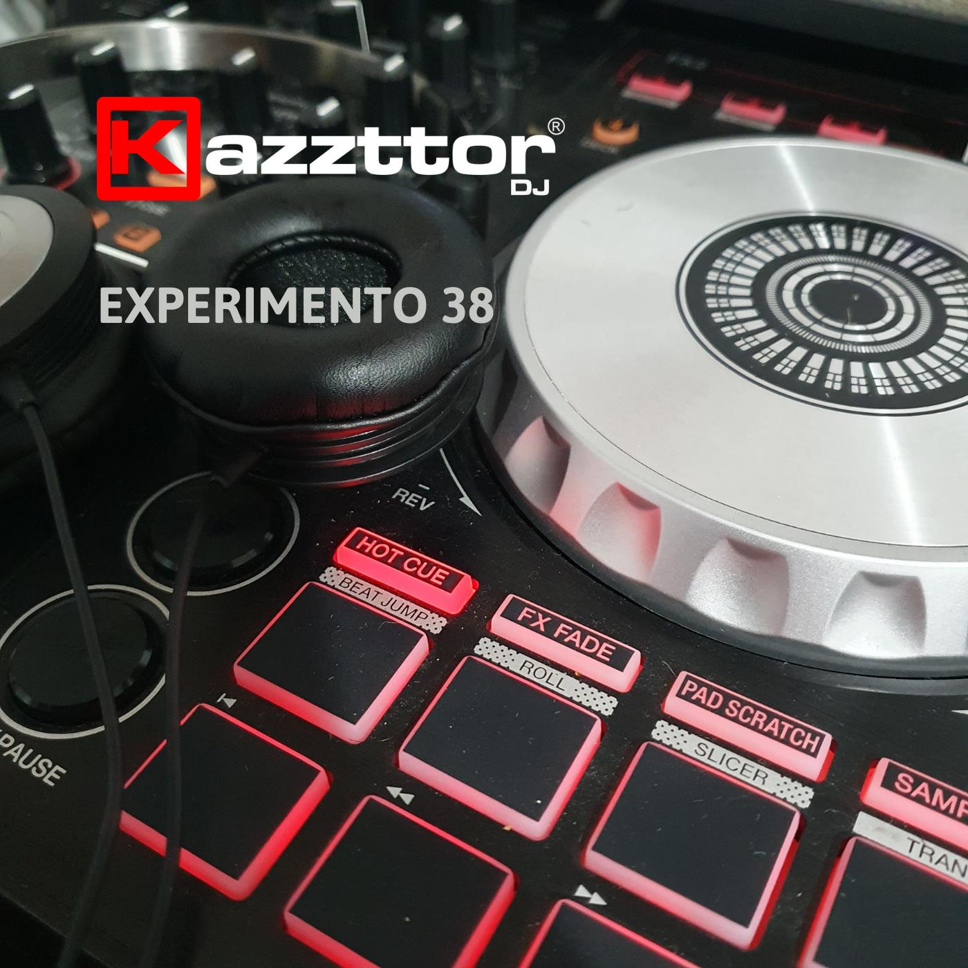 Capa do set de mixagens: detalhe da controladora com a logo do DJ Kazzttor e o título do trabalho, Experimento 38.